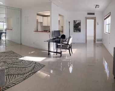 686 Brittany Drive - Photo Thumbnail 3