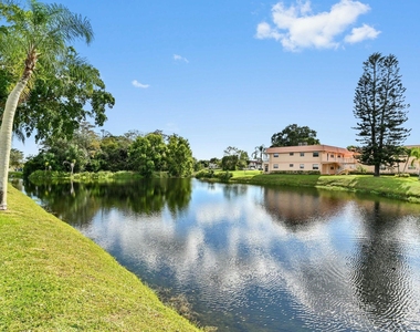 686 Brittany Drive - Photo Thumbnail 12
