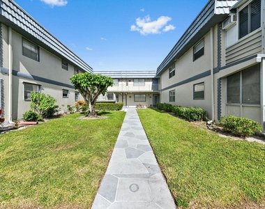 686 Brittany Drive - Photo Thumbnail 13