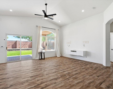 4414 E Villa Rita Drive - Photo Thumbnail 8