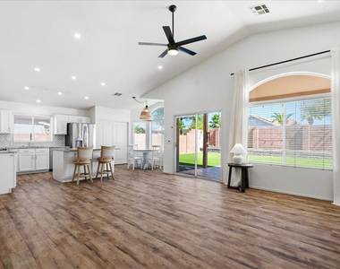 4414 E Villa Rita Drive - Photo Thumbnail 11