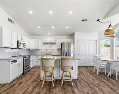 4414 E Villa Rita Drive - Photo Thumbnail 12