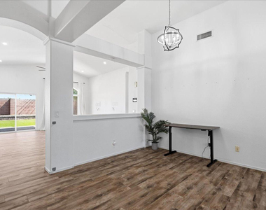 4414 E Villa Rita Drive - Photo Thumbnail 6