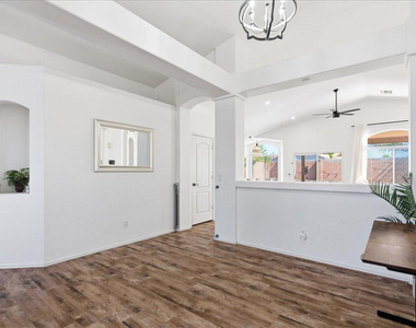4414 E Villa Rita Drive - Photo Thumbnail 7