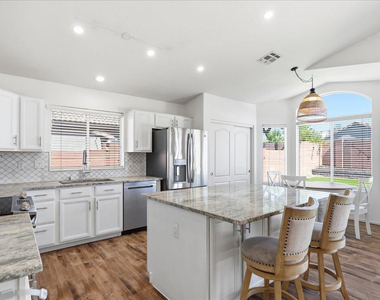 4414 E Villa Rita Drive - Photo Thumbnail 13