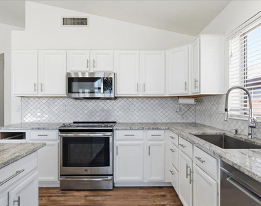 4414 E Villa Rita Drive - Photo Thumbnail 16