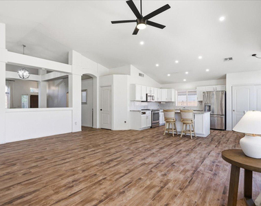 4414 E Villa Rita Drive - Photo Thumbnail 10