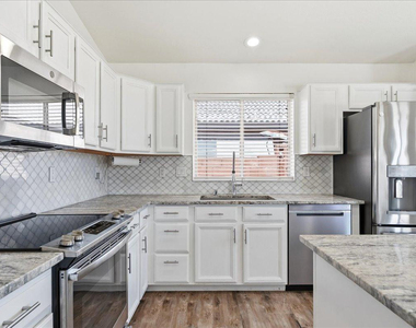4414 E Villa Rita Drive - Photo Thumbnail 15