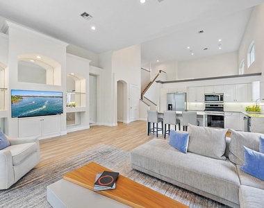 8405 Legend Club Drive - Photo Thumbnail 8