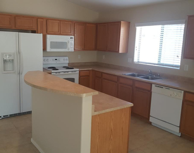 16198 W Hope Drive - Photo Thumbnail 5