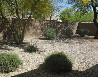 16198 W Hope Drive - Photo Thumbnail 11