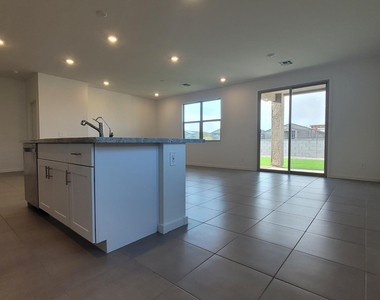 15998 W Smoketree Drive - Photo Thumbnail 12