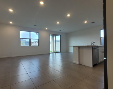 15998 W Smoketree Drive - Photo Thumbnail 4