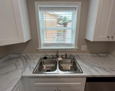 2930 Gardenia Drive - Photo Thumbnail 8
