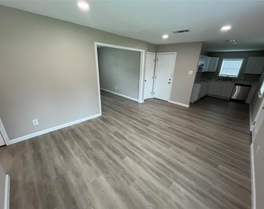 2930 Gardenia Drive - Photo Thumbnail 5
