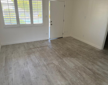 3517 E Montecito Avenue - Photo Thumbnail 5