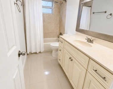 3111 N 66th Avenue - Photo Thumbnail 11