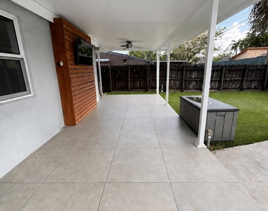 3111 N 66th Avenue - Photo Thumbnail 4