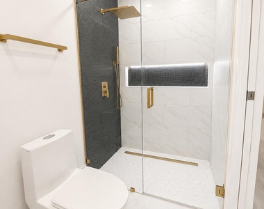 3111 N 66th Avenue - Photo Thumbnail 14