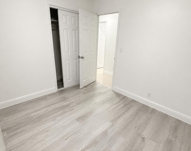 3111 N 66th Avenue - Photo Thumbnail 12