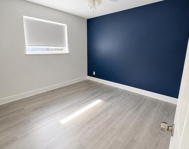 3111 N 66th Avenue - Photo Thumbnail 10