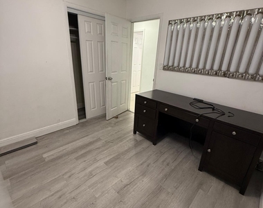 3111 N 66th Avenue - Photo Thumbnail 17