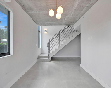 924 Ne 4th Street - Photo Thumbnail 8