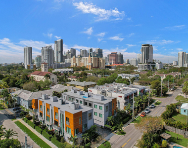 924 Ne 4th Street - Photo Thumbnail 2