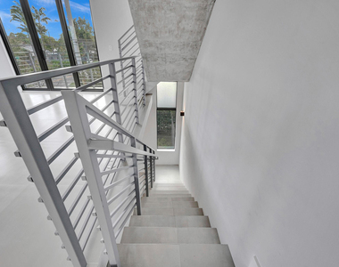 924 Ne 4th Street - Photo Thumbnail 9
