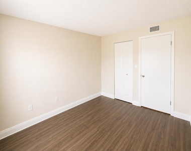 4205 N University Drive - Photo Thumbnail 18