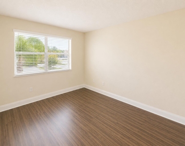 4205 N University Drive - Photo Thumbnail 13
