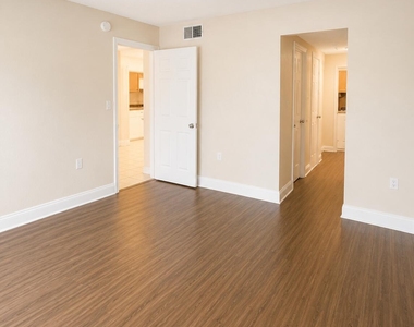 4205 N University Drive - Photo Thumbnail 16