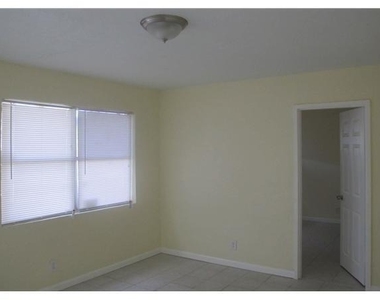 73 Ne 7th Court - Photo Thumbnail 5