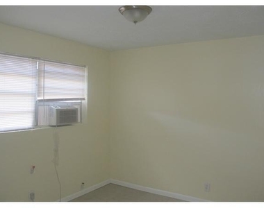 73 Ne 7th Court - Photo Thumbnail 4