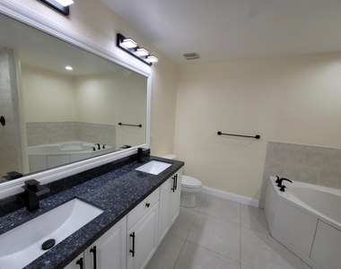 1772 N Dovetail Drive - Photo Thumbnail 5