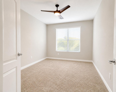 2425 W Bronco Butte Trail - Photo Thumbnail 7