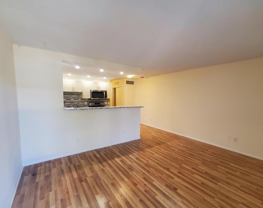 5203 Ne 24th Terrace - Photo Thumbnail 4