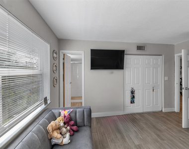 611 Ne 14th Avenue - Photo Thumbnail 13