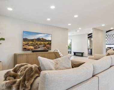 16213 N 63rd Place - Photo Thumbnail 5