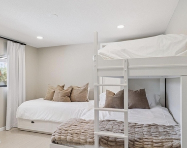 16213 N 63rd Place - Photo Thumbnail 18