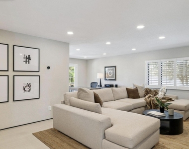 16213 N 63rd Place - Photo Thumbnail 3