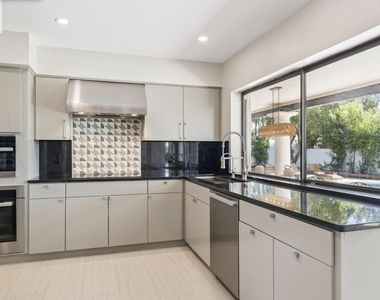 16213 N 63rd Place - Photo Thumbnail 7