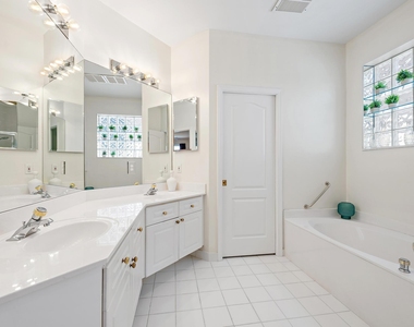 8232 Heritage Club Drive - Photo Thumbnail 16