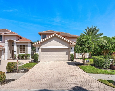 8232 Heritage Club Drive - Photo Thumbnail 2