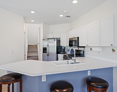 8232 Heritage Club Drive - Photo Thumbnail 12