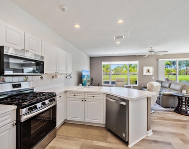 8232 Heritage Club Drive - Photo Thumbnail 11