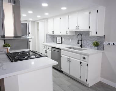 5002 E Hazel Drive - Photo Thumbnail 7