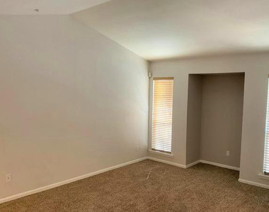 200 E Southern Avenue - Photo Thumbnail 6