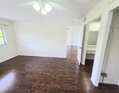 4200 Nw 3rd Court - Photo Thumbnail 6