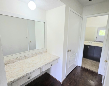 4200 Nw 3rd Court - Photo Thumbnail 5